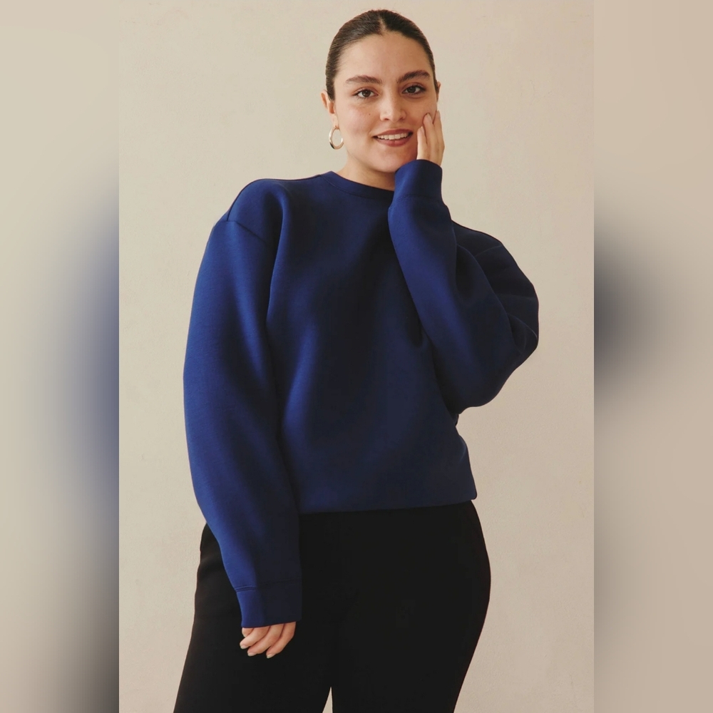 LEZÈ The Label Zoom Crewneck Sweater